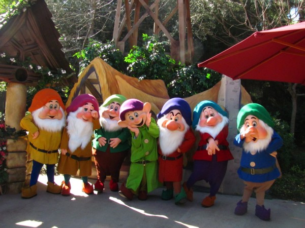 Meeting The Seven Dwarfs At Character Fan Weekend | NominaOmina